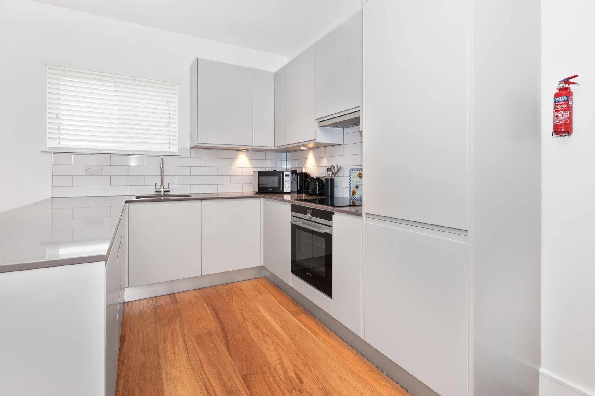 Access West Kensington Apartment London Exterior photo