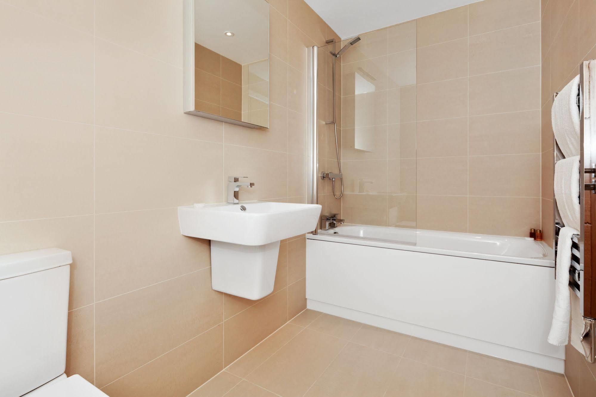 Access West Kensington Apartment London Exterior photo
