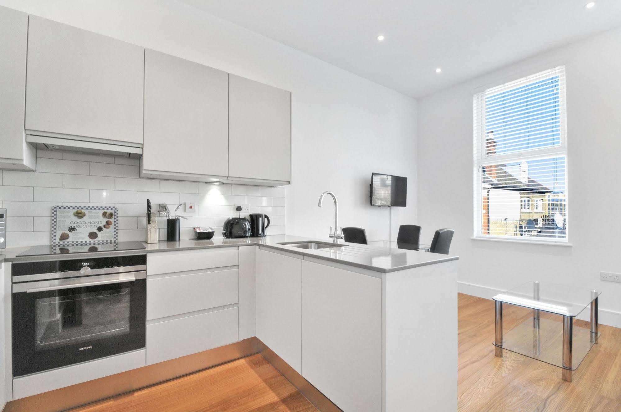 Access West Kensington Apartment London Exterior photo