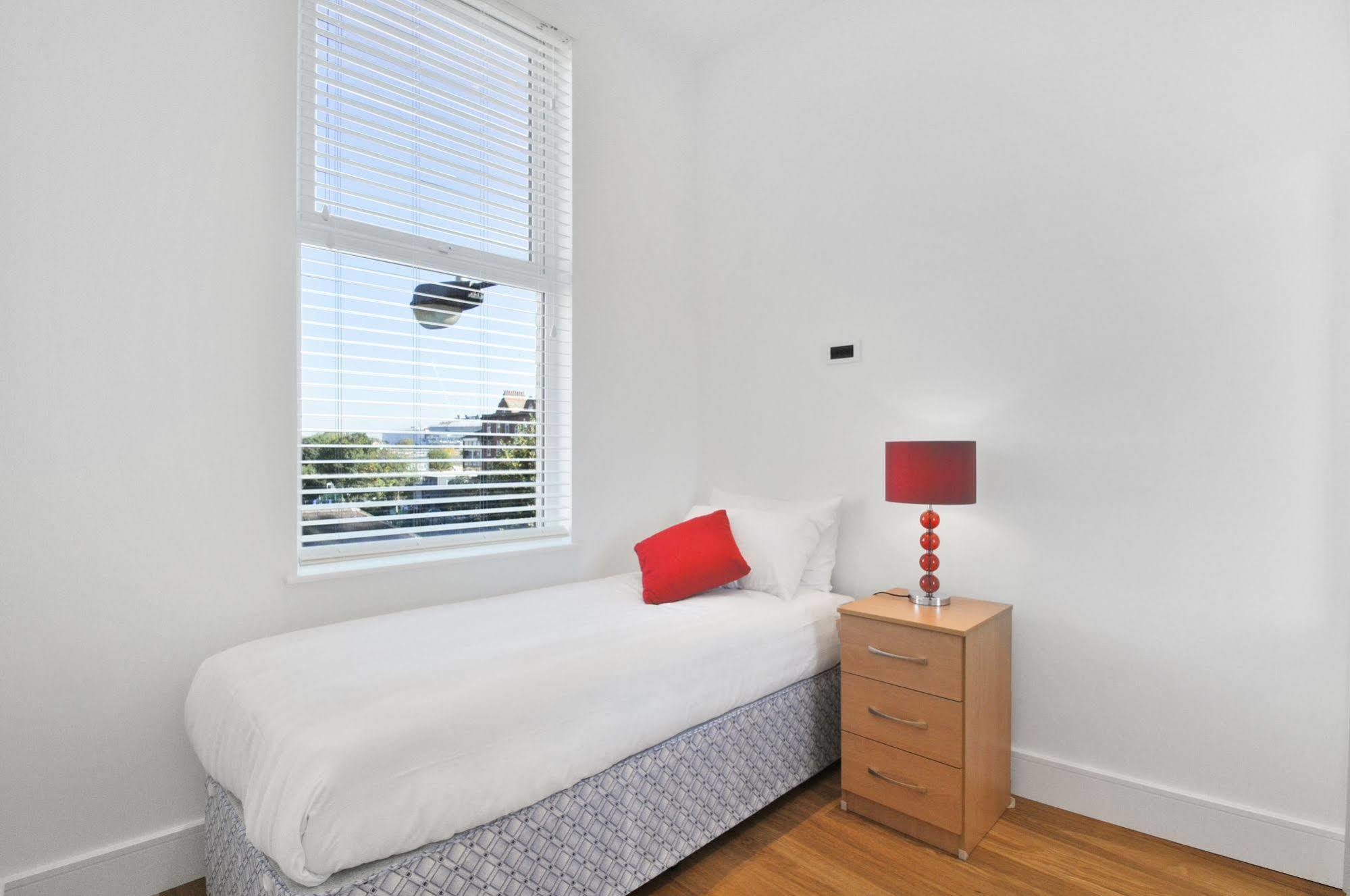 Access West Kensington Apartment London Exterior photo